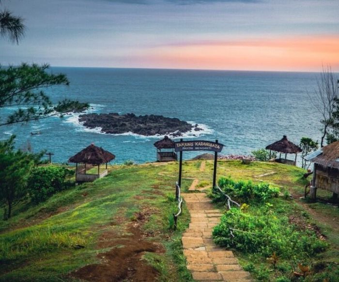 Kebumen menganti tengah sejarah jateng indahnya peringatan ganasnya abai ombak terseret lebaran keren destinasi memang libur datangi manganti