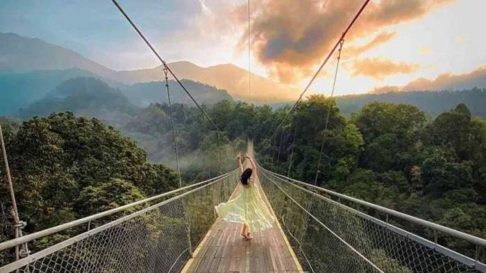 Situ gunung jembatan gantung sukabumi wisata lokasi suspension bridge mutiara bertha berfoto masuk tiket harga agustus berada suasana berikan menunjukkan