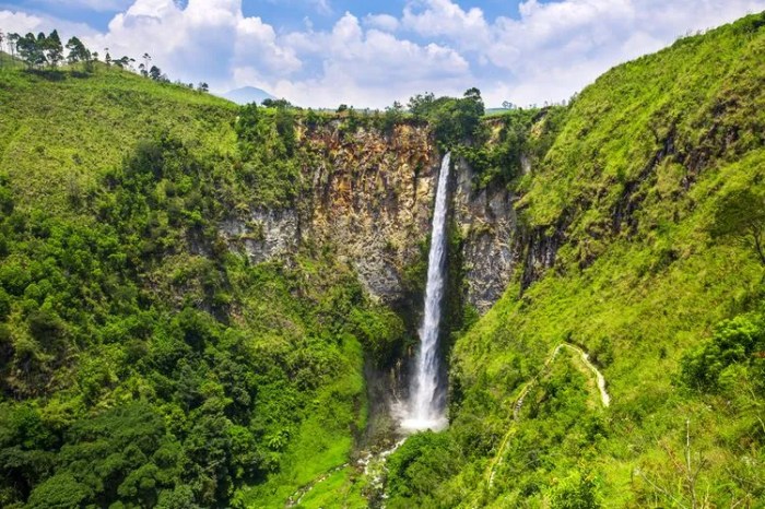 Air terjun sipiso piso