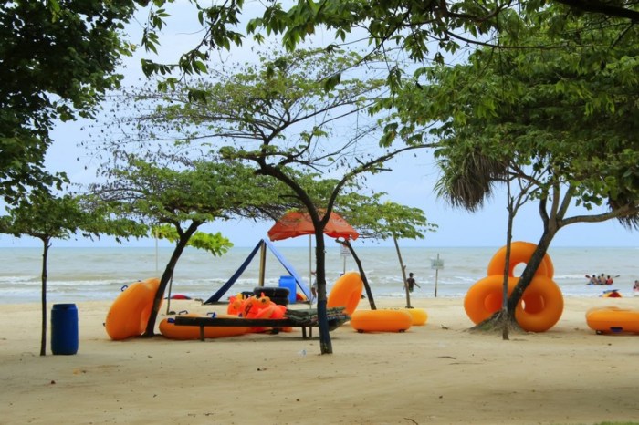 Pantai jepara bandengan wisata