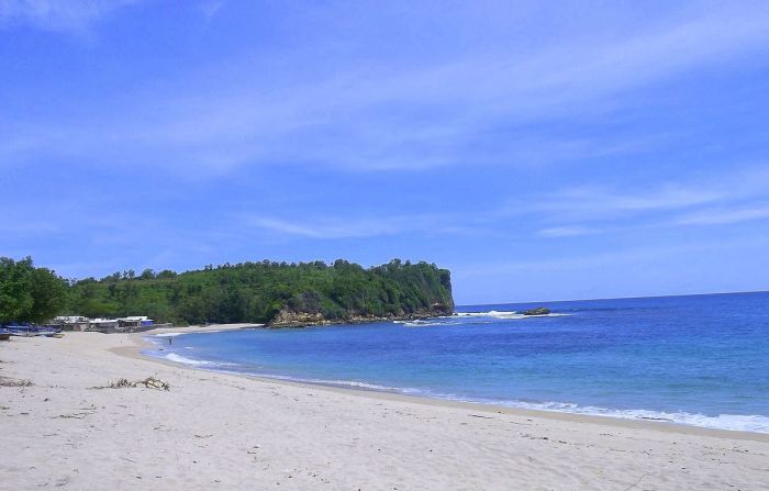 Pantai blitar menikmati waru umbul