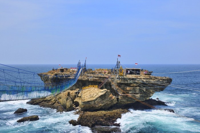 Pantai timang yogyakarta idetrips tantangan wisata penuh medan cukup parkir memang hingga pergi sebanding