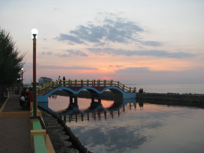 Pantai pasir kencana