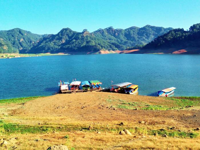 Waduk sempor kebumen keindahan hampir abad setengah berusia pantai baca pemandangan biru instagramable watu lautan