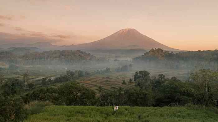 Bukit cinta