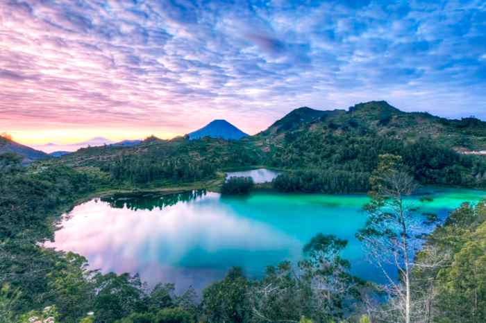 Telaga warna dieng