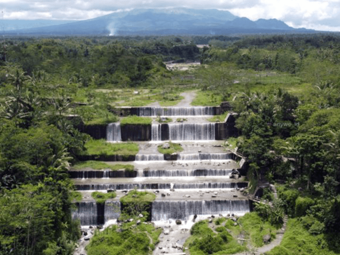 Grojogan watu purbo bangunrejo