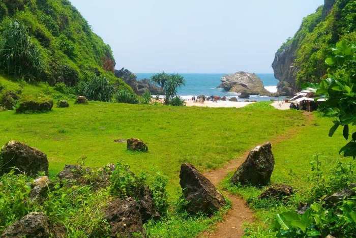 Wohkudu pantai kidul gunung travelspromo bukit karang hijau pesona