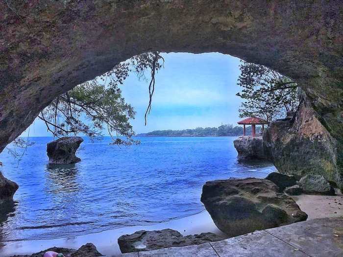 Pantai karang bolong