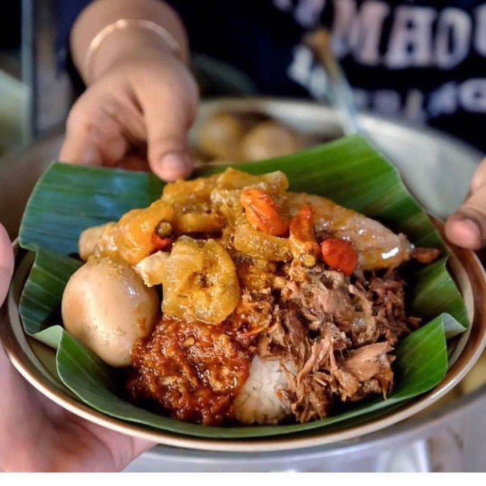 Gudeg adalah makanan khas dari mana