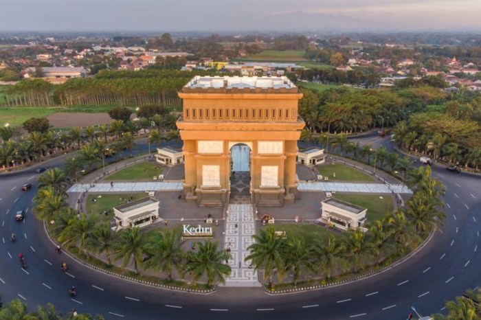 Simpang lima gumul kediri