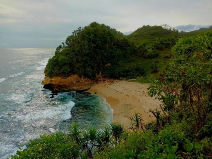 Pantai nampu wonogiri brobali indah jejakpiknik