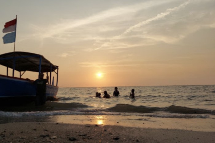 Pantai teluk awur