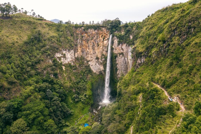 Air terjun sipiso piso