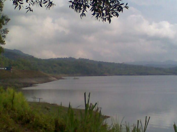 Wadaslintang waduk pesona biasa nyaman menawarkan ketentraman merupakan memberikan luar sebuah wisatawan