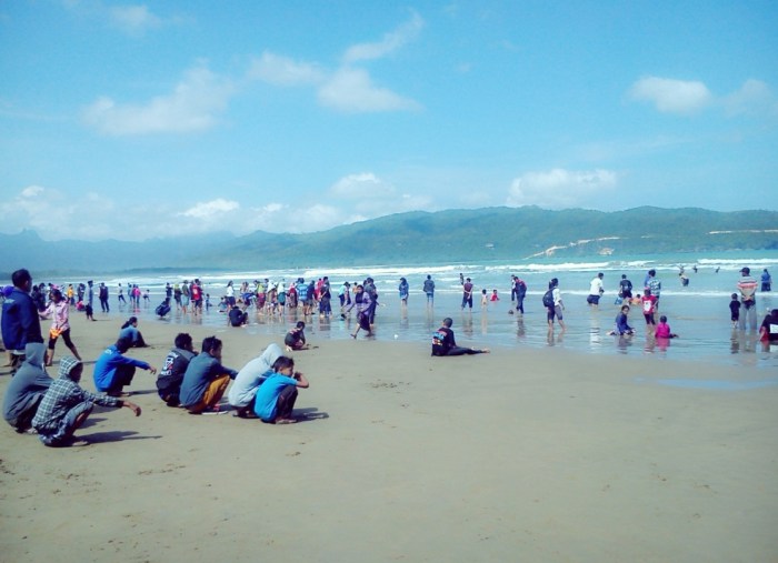 Pantai teleng ria